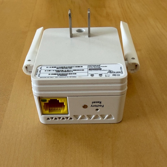 NETGEAR White Wireless Access Point - Picture 3 of 3